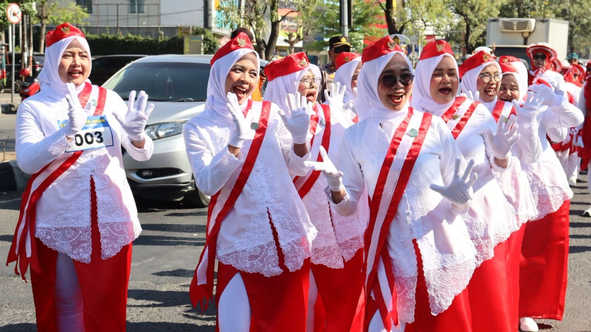 Gerak Jalan Indah Kesambi Tuai Apresiasi, Wali Kota Cirebon Ingin Jadi Agenda Tahunan Tingkat Kota