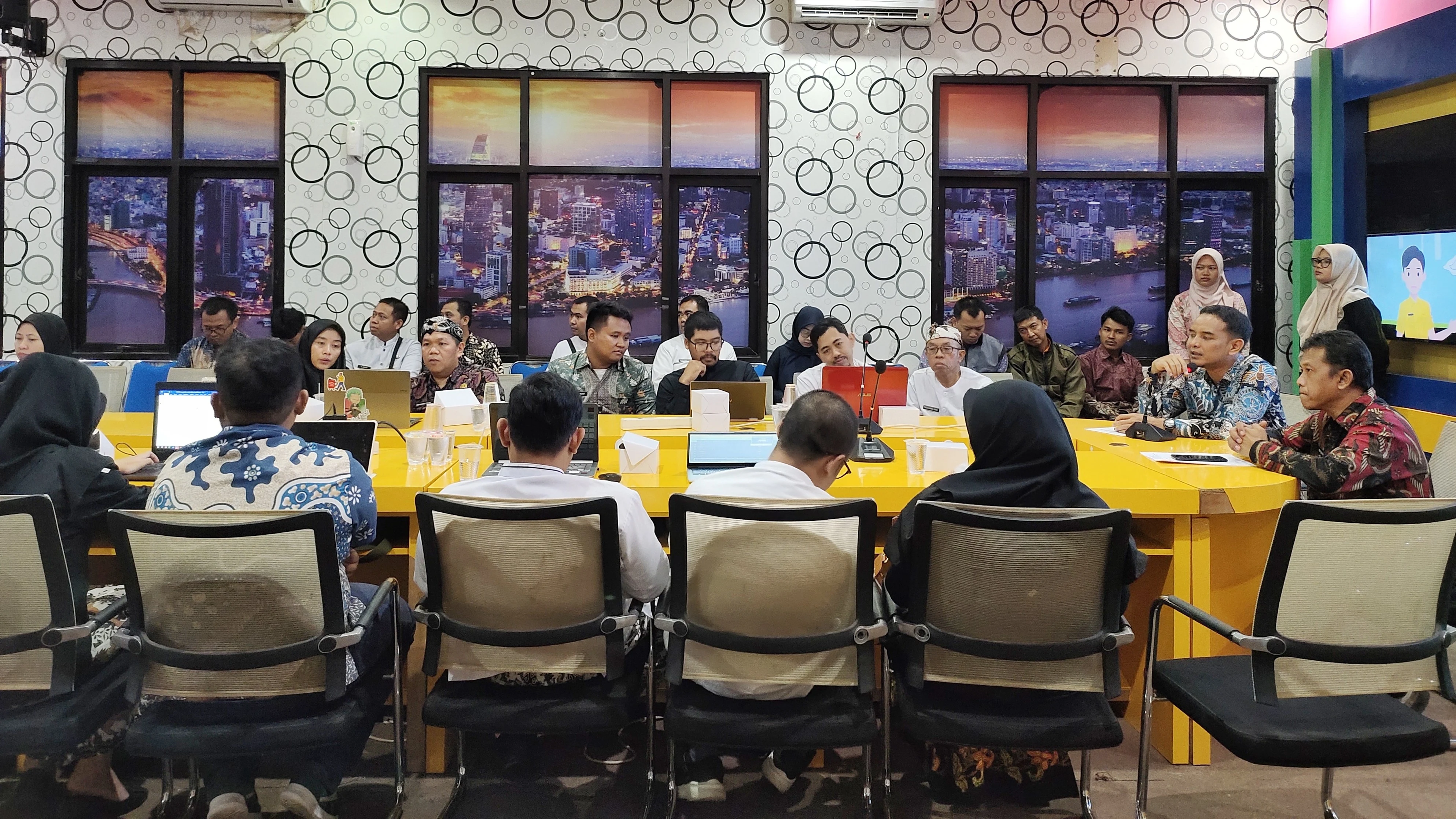 DKIS Kota Cirebon Dampingi Perangkat Daerah Ajukan Rekomendasi Statistik Sebelum Pengumpulan Data