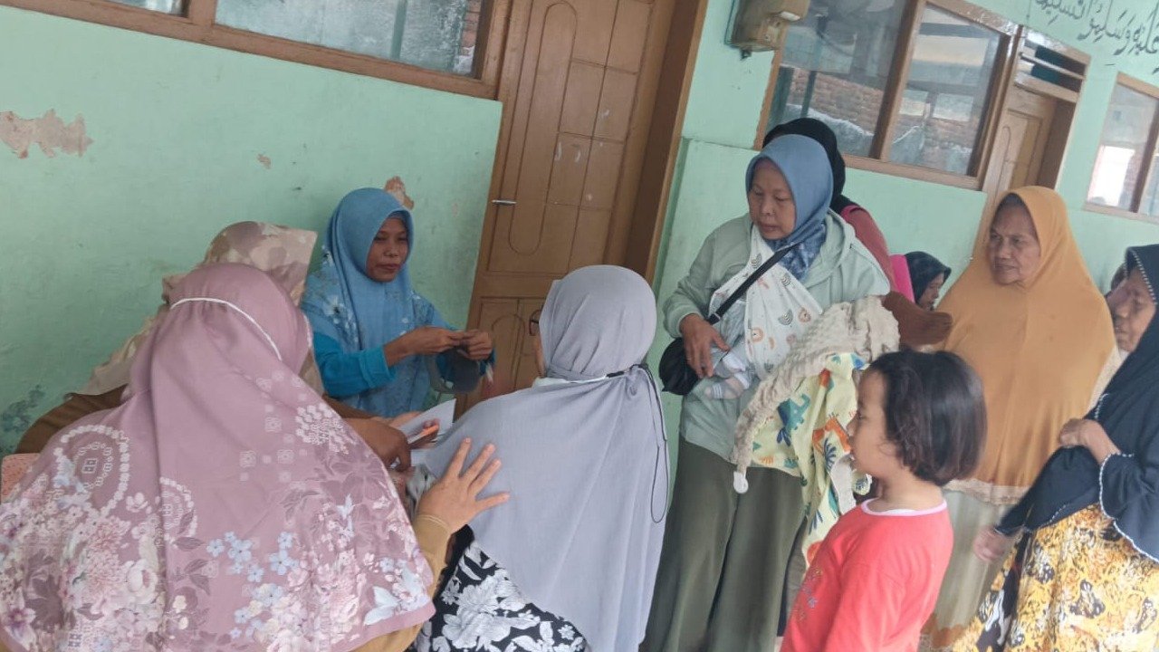 Kegiatan Posyandu RW 01 
"Wujud Kepedulian Terhadap Kesehatan Ibu dan Anak"