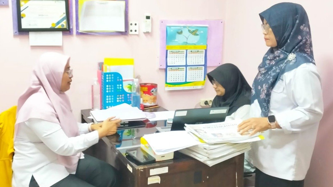 Monitoring dan evaluasi program imunisasi oleh dinkes