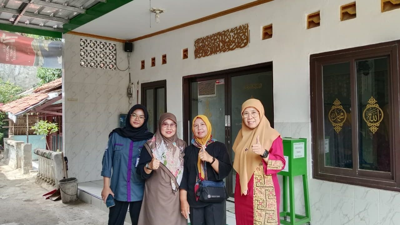 Kunjungan Lapangan ke Penerima Bantuan Program PKTD di RW 12 Kuranji