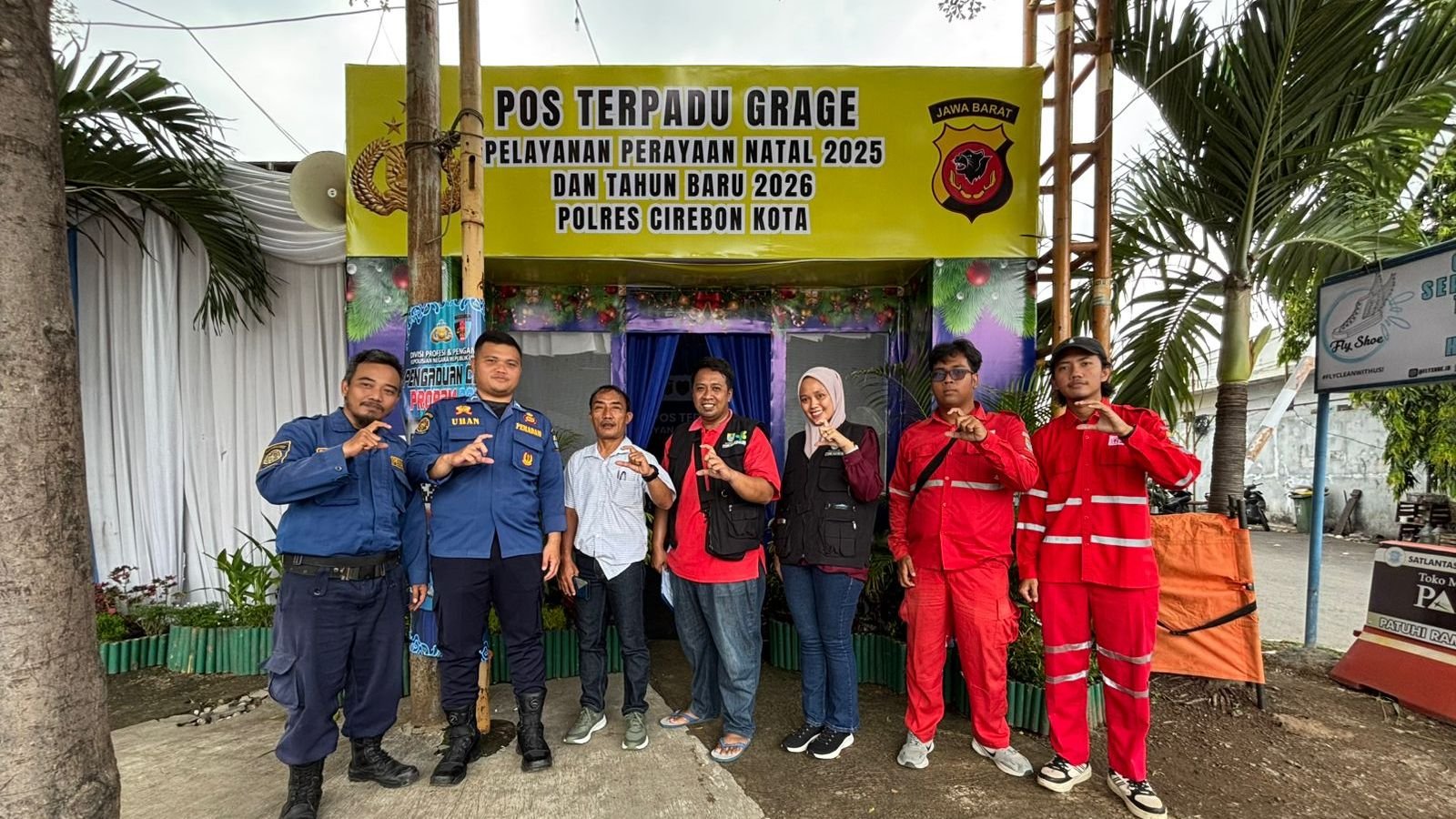 Puskesmas Kalitanjung Shift Siang Jaga Posko Kesehatan Siaga Nataru di POSKES I GTC pada tanggal 26 Desember 2025