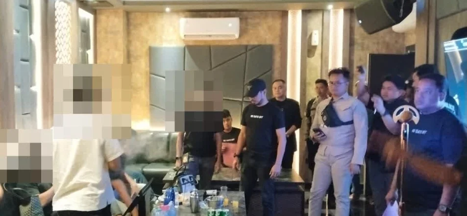 Razia Gabungan THM di Kota Cirebon, Petugas Amankan 24 Botol Minuman Beralkohol